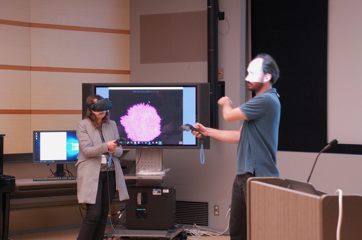 Theories of Astrophysical Big Bangs', a first participant observes in VR the result of SNR simulations, as part of the talk of G. F.