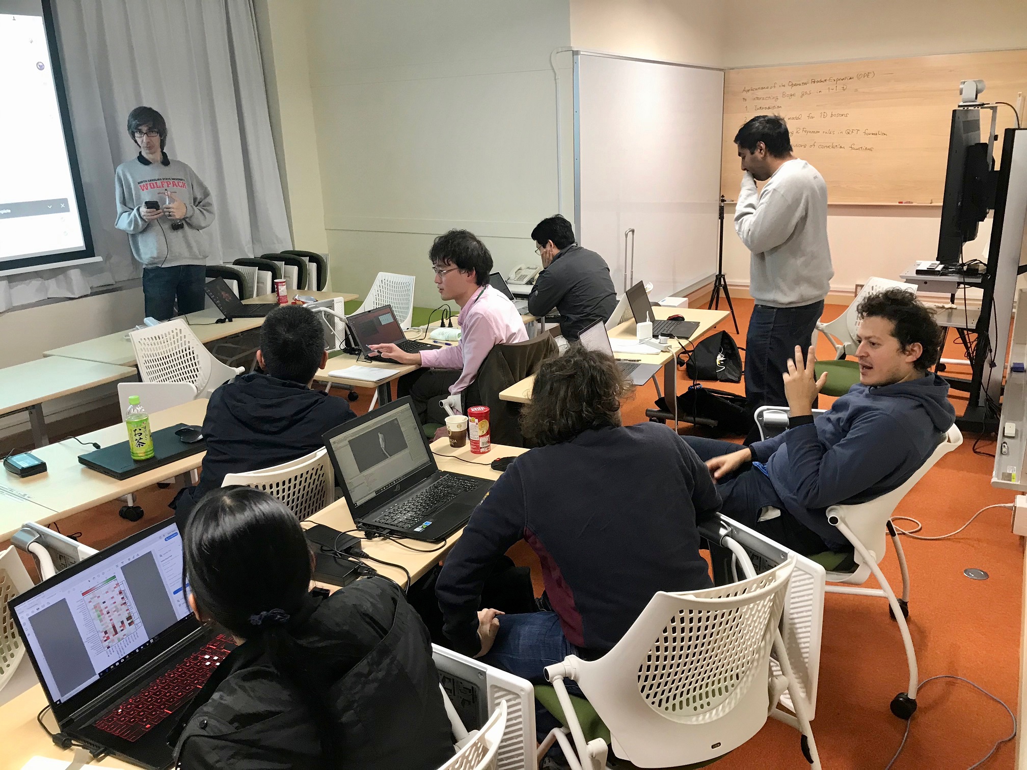 Participants of the all-RIKEN VR workshop, from various disciplines, discuss how to visualize their data in 3D.